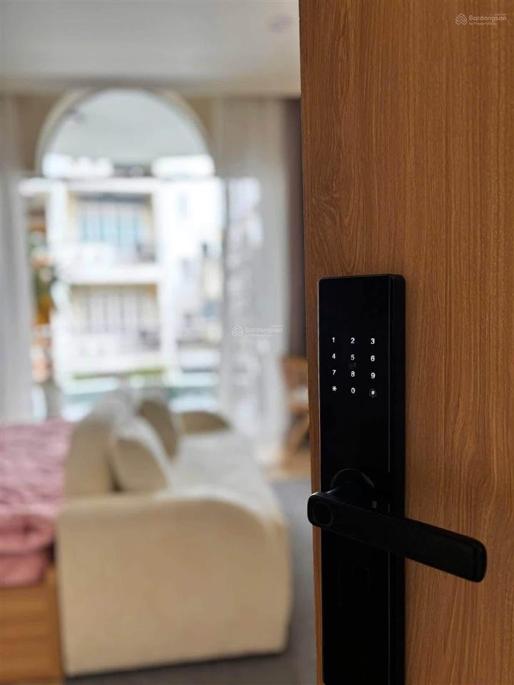 Deal tốt | căn ban công lớn sáng thoáng tại trần não. vị trí trung tâm thuận tiện di chuyển