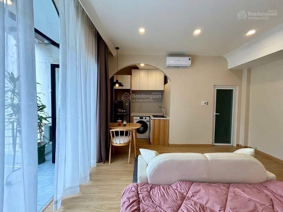 Deal tốt | căn ban công lớn sáng thoáng tại trần não. vị trí trung tâm thuận tiện di chuyển
