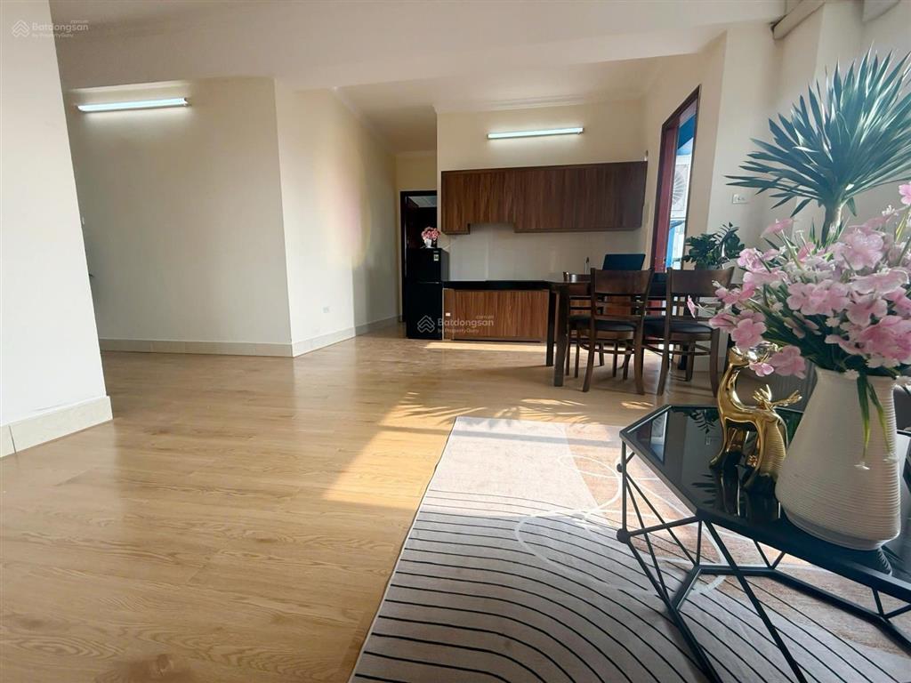Siêu phẩm chung cư 2n1k 70m2 full nội thất xịn sò. ban công, có slot ô tô, mặt phố trương định
