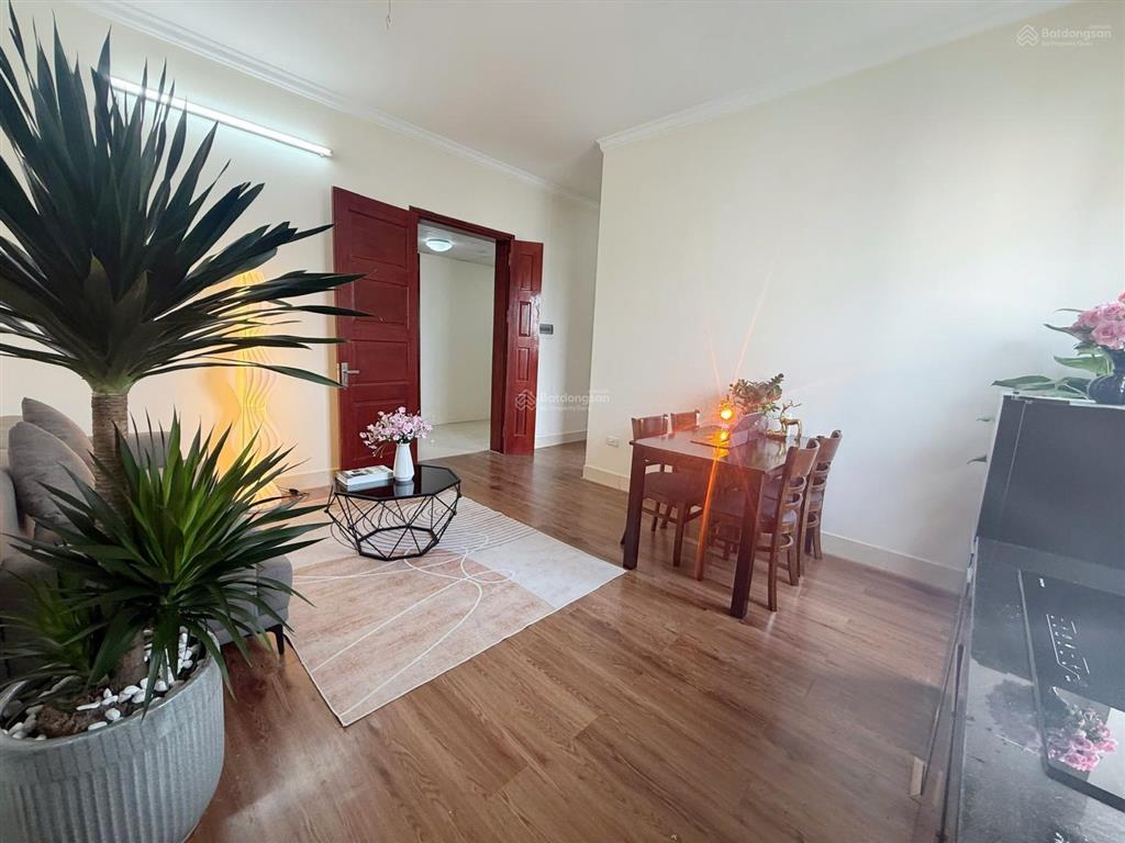 Siêu phẩm chung cư 2n1k 70m2 full nội thất xịn sò. ban công, có slot ô tô, mặt phố trương định