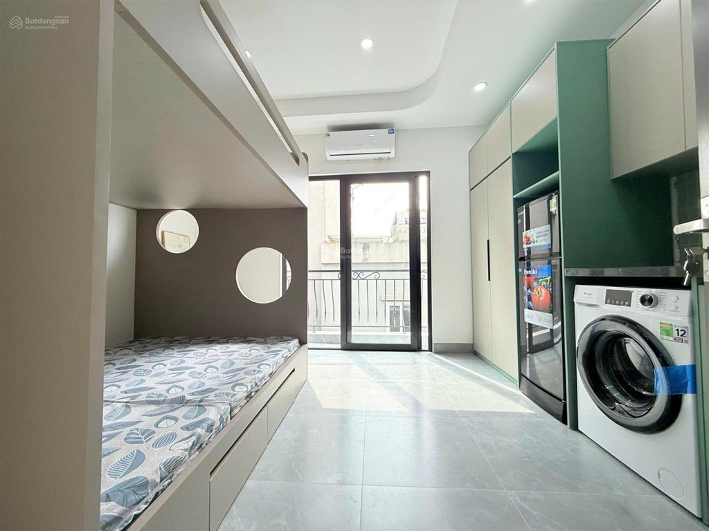 Cực phẩm ccmn 25m2 giường tầng full đồ, máy giặt riêng, ban công tại trường chinh