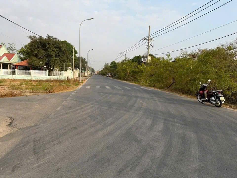 SIÊU QUỸ ĐẤT GÓC 2 MẶT TIỀN NGUYỄN THỊ LÈN – NGANG 115M KHỦNG