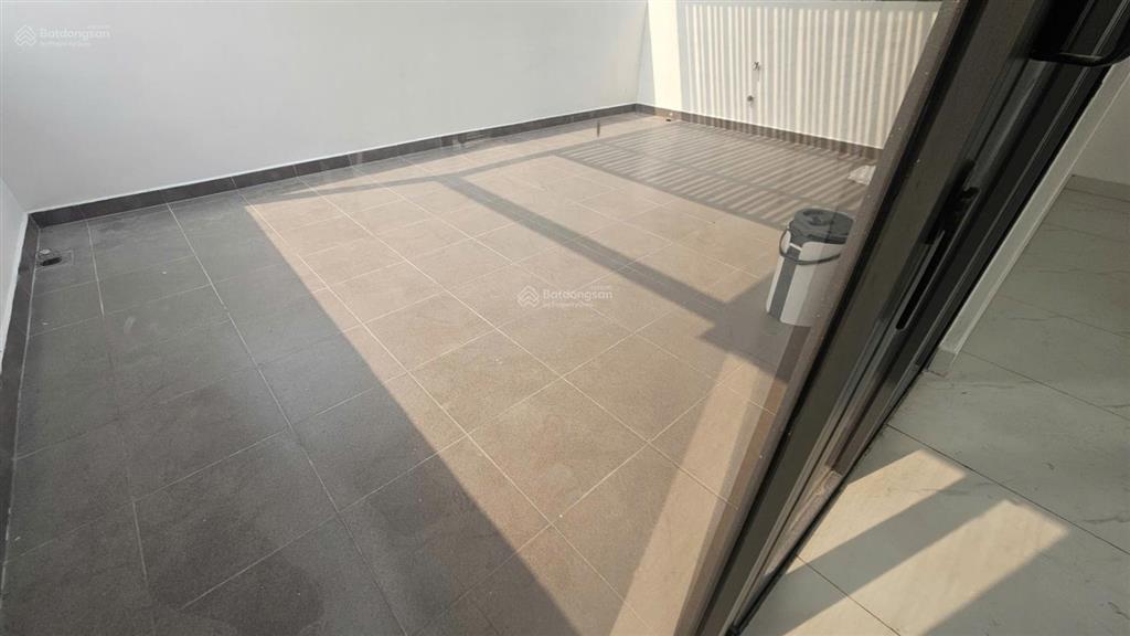 Cho thuê nguyên căn nhà phố 1 hầm 4 tầng 70tr/tháng mặt tiền đường dễ dàng nhận diện thương hiệu