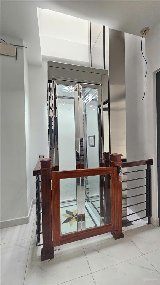 Cho thuê nguyên căn nhà phố 1 hầm 4 tầng 70tr/tháng mặt tiền đường dễ dàng nhận diện thương hiệu