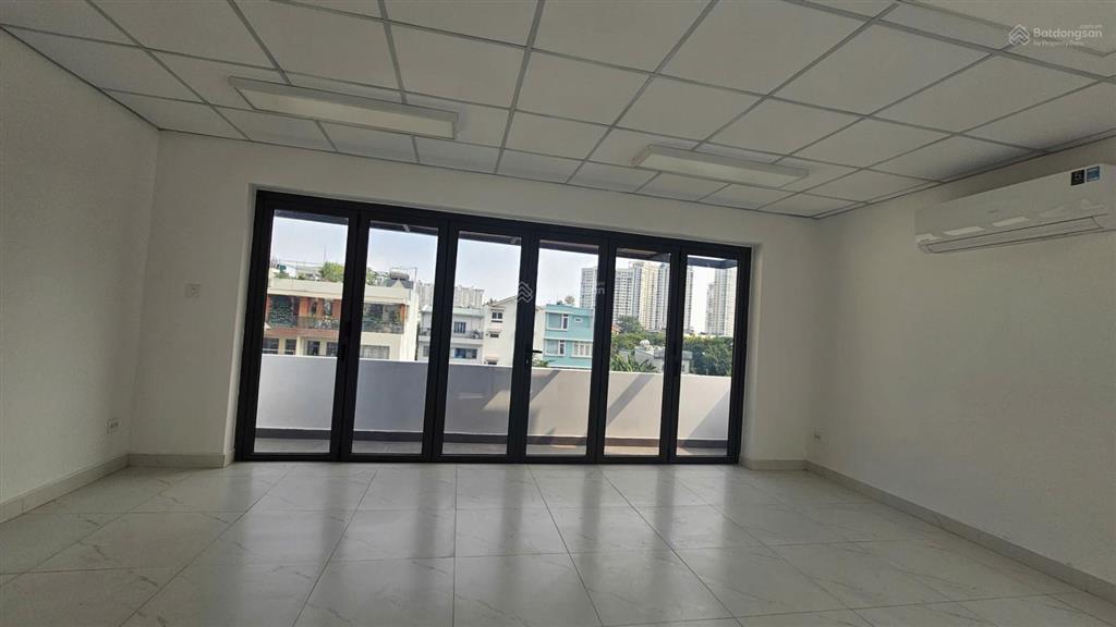 Cho thuê nguyên căn nhà phố 1 hầm 4 tầng 70tr/tháng mặt tiền đường dễ dàng nhận diện thương hiệu