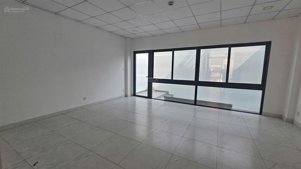 Cho thuê nguyên căn nhà phố 1 hầm 4 tầng 70tr/tháng mặt tiền đường dễ dàng nhận diện thương hiệu