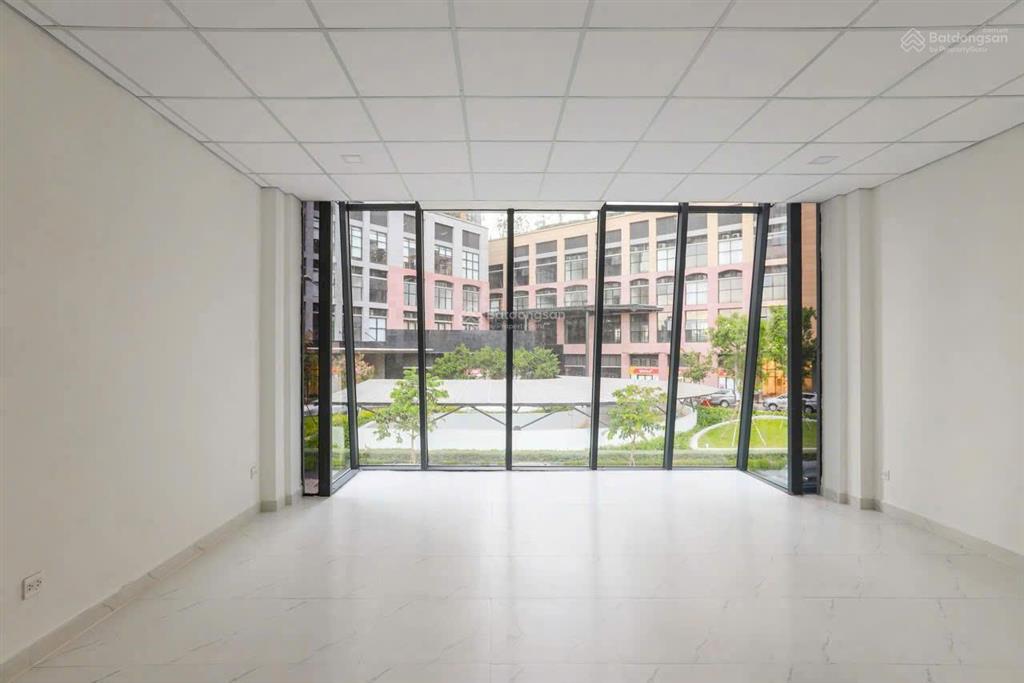 Cho thuê nguyên căn nhà phố 1 hầm 4 tầng 70tr/tháng mặt tiền đường dễ dàng nhận diện thương hiệu