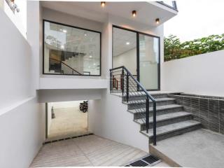 Cho thuê nguyên căn nhà phố 1 hầm 4 tầng 70tr/tháng mặt tiền đường dễ dàng nhận diện thương hiệu