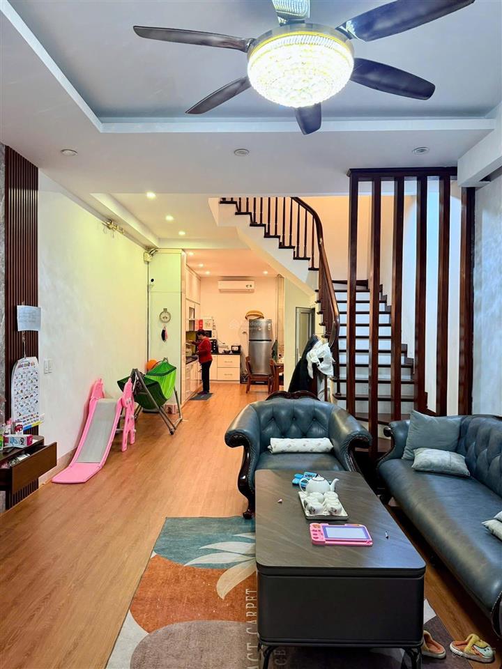 Phân lô vỉa hè 61 lạc trung  xây mới 70m2*4,5m mặt tiền chỉ 20 tỷ  oto tránh, thông tứ tung