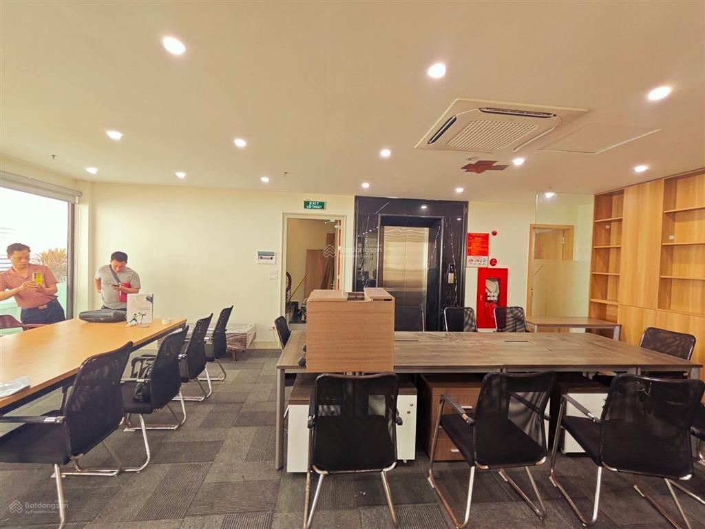 Building cầu giấy  lô góc  oto tránh  doanh thu 2tỷ/năm  120m 9 tầng 13m mặt tiền cực kì hiếm