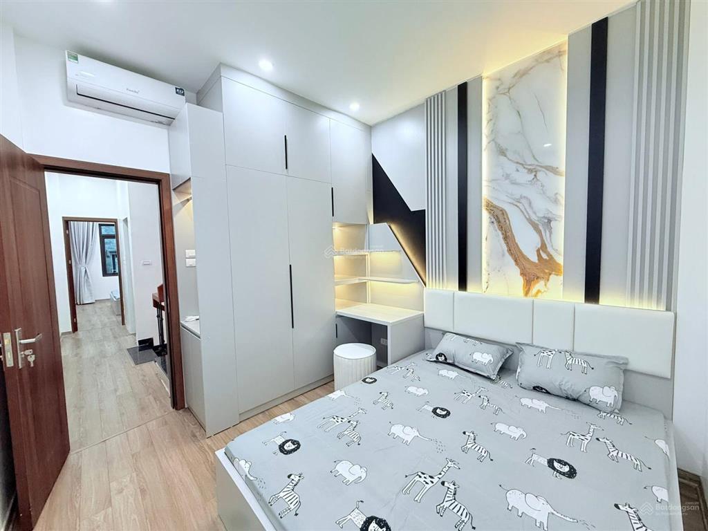 Chính chủ bán gấp phố hồng mai 45m 5 tầng, 50m ra oto, lô góc 3 thoáng, full nội thất, ba gác đỗ