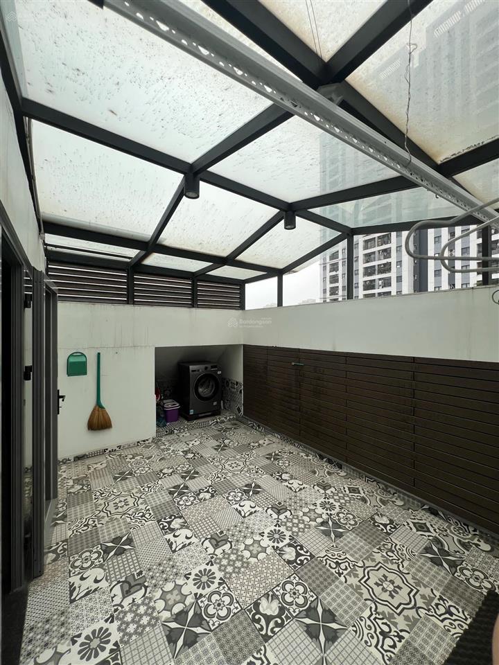 Bán gấp bt vinhomes riverside 180m2 hơn 50tỉ lô góc 2 mặt tiền  trục vào kđt  dòng tiền cao