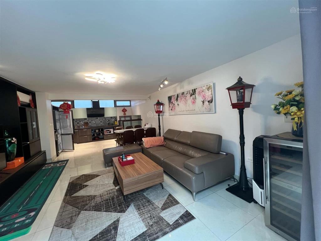 Bán gấp bt vinhomes riverside 180m2 hơn 50tỉ lô góc 2 mặt tiền  trục vào kđt  dòng tiền cao