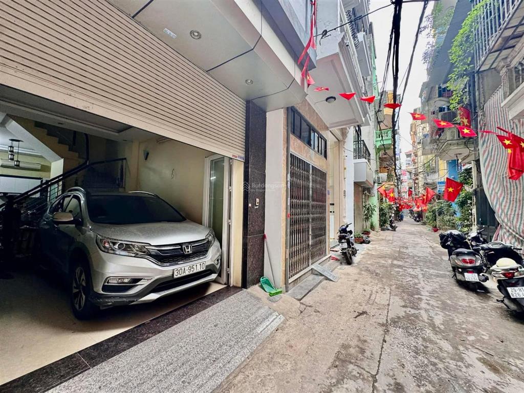 Phân lô tân mai  nhà mới  50m x 7 tầng thang máy  oto tránh, vào nhà  nội thất bạc tỉ