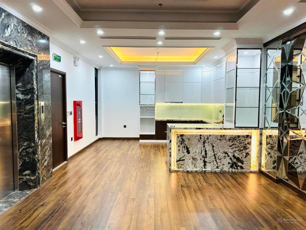 Toà building 9 tầng 1 hầm, 135m2, mặt tiền 7,5m phố nguyễn hoàng  3 ô tô tránh vỉa hè, 3 thoáng