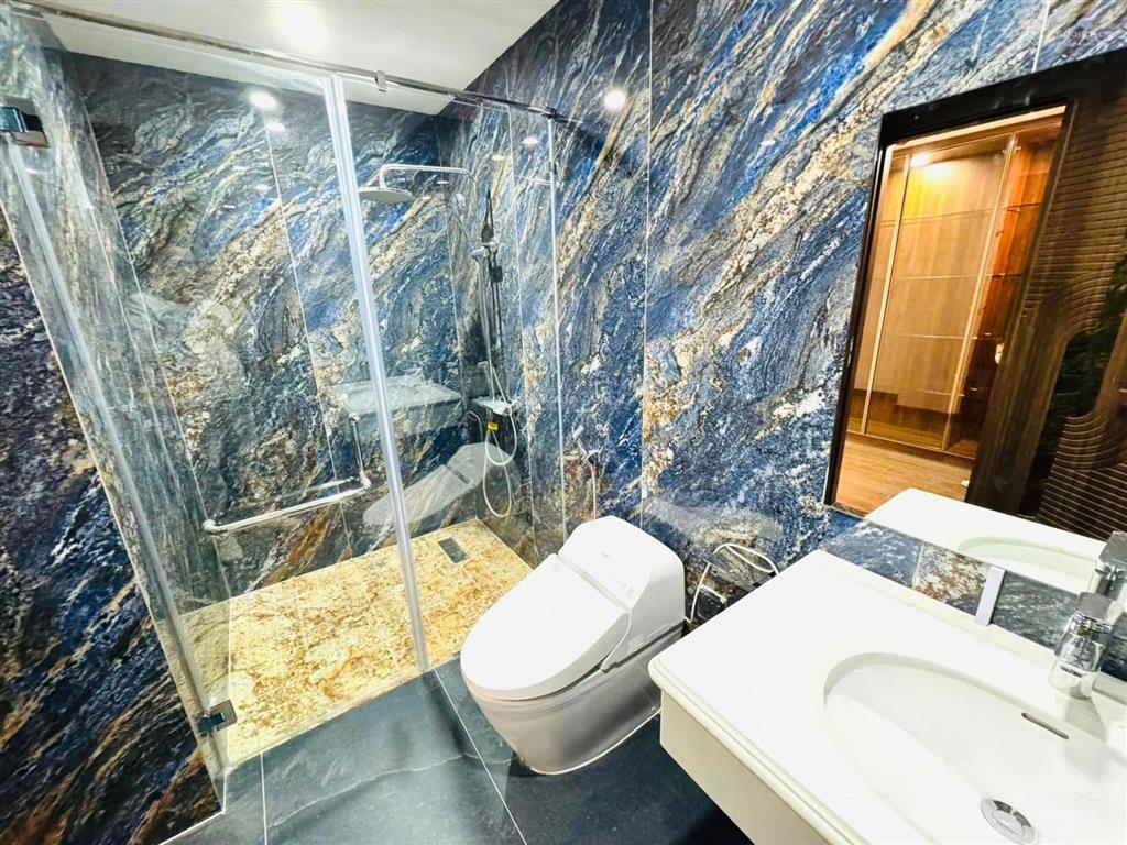 Toà building 9 tầng 1 hầm, 135m2, mặt tiền 7,5m phố nguyễn hoàng  3 ô tô tránh vỉa hè, 3 thoáng