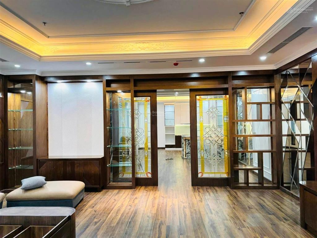 Toà building 9 tầng 1 hầm, 135m2, mặt tiền 7,5m phố nguyễn hoàng  3 ô tô tránh vỉa hè, 3 thoáng