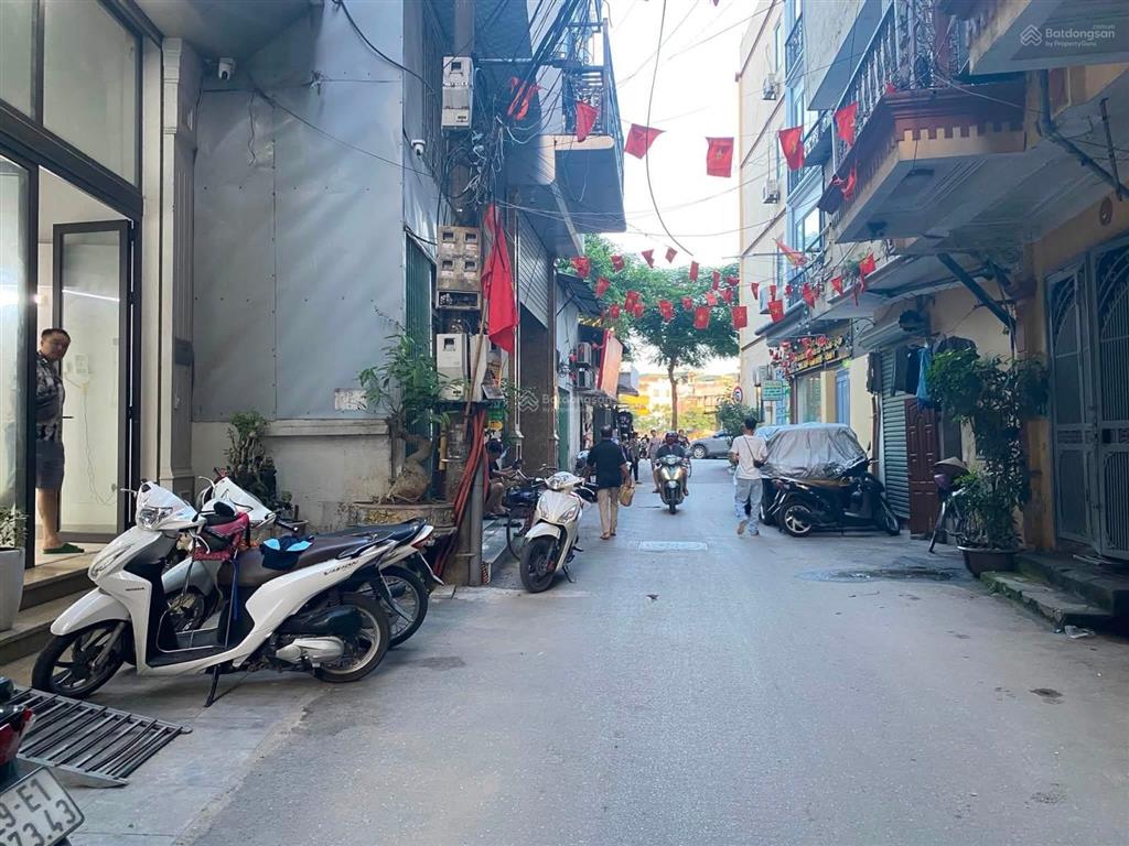Phân lô đống đa cách 3 nhà ra mặt hồ  7 tầng thông sàn  ô tô tránh, kinh doanh 
