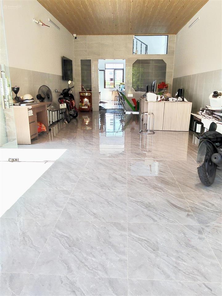 Bán nhà căn góc thoát hiểm, thoát hiểm bên hông và sau nhà 4m