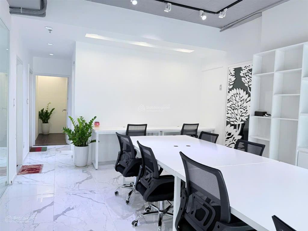 Cho thuê văn phòng đầy đủ nội thất 120m²  giá 30 triệu vnd   0889 878 ***