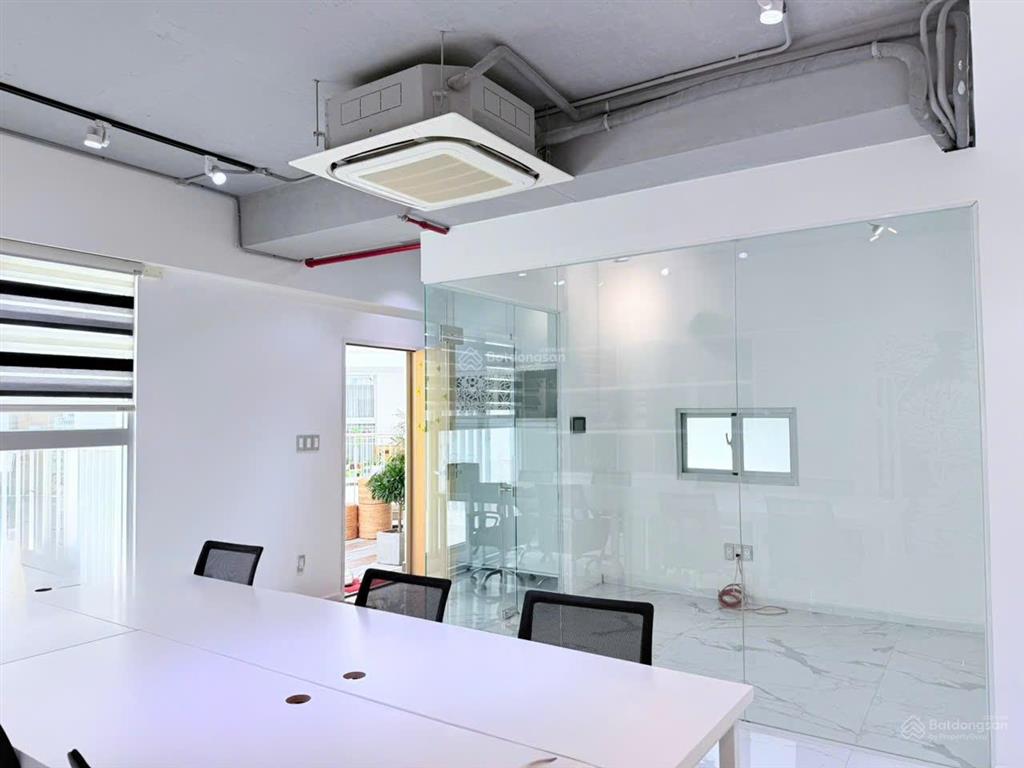 Cho thuê văn phòng đầy đủ nội thất 120m²  giá 30 triệu vnd   0889 878 ***