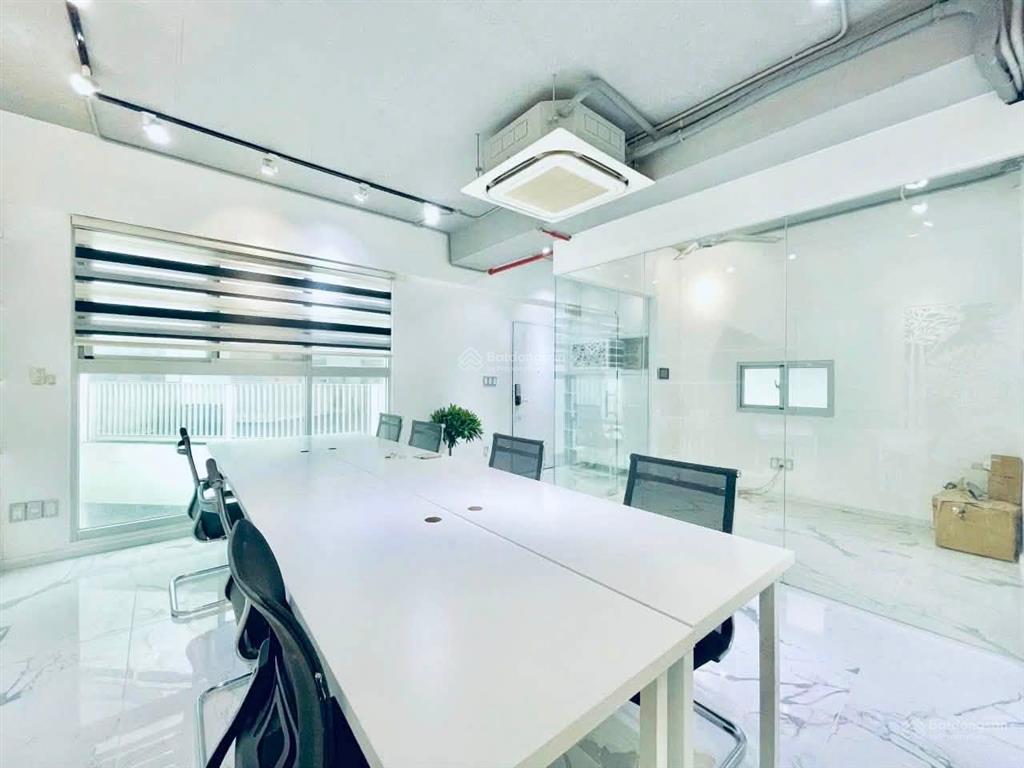 Cho thuê văn phòng đầy đủ nội thất 120m²  giá 30 triệu vnd   0889 878 ***