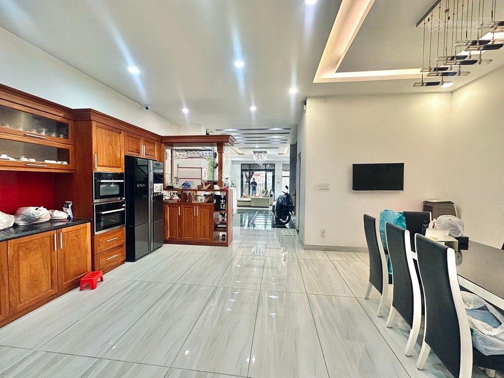 Bán nhà lê văn quới  154m2  (7x22)  hẻm 8m  nhà 4 tầng  full nội thất chỉ 15,2 tỷ tl