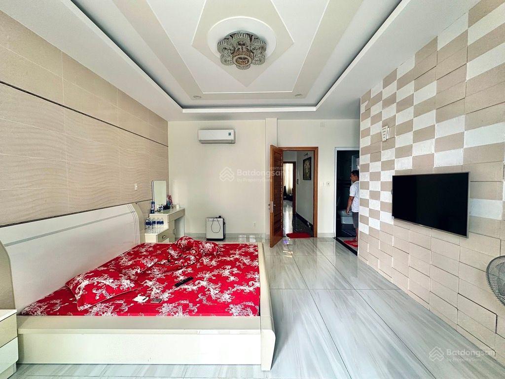 Bán nhà lê văn quới  154m2  (7x22)  hẻm 8m  nhà 4 tầng  full nội thất chỉ 15,2 tỷ tl