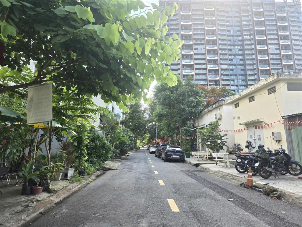 Sở hữu đất mt khu huy hoàng ngay define, view công viên  xây hầm 5 tầng  dt 5x20m  240triệu/m2