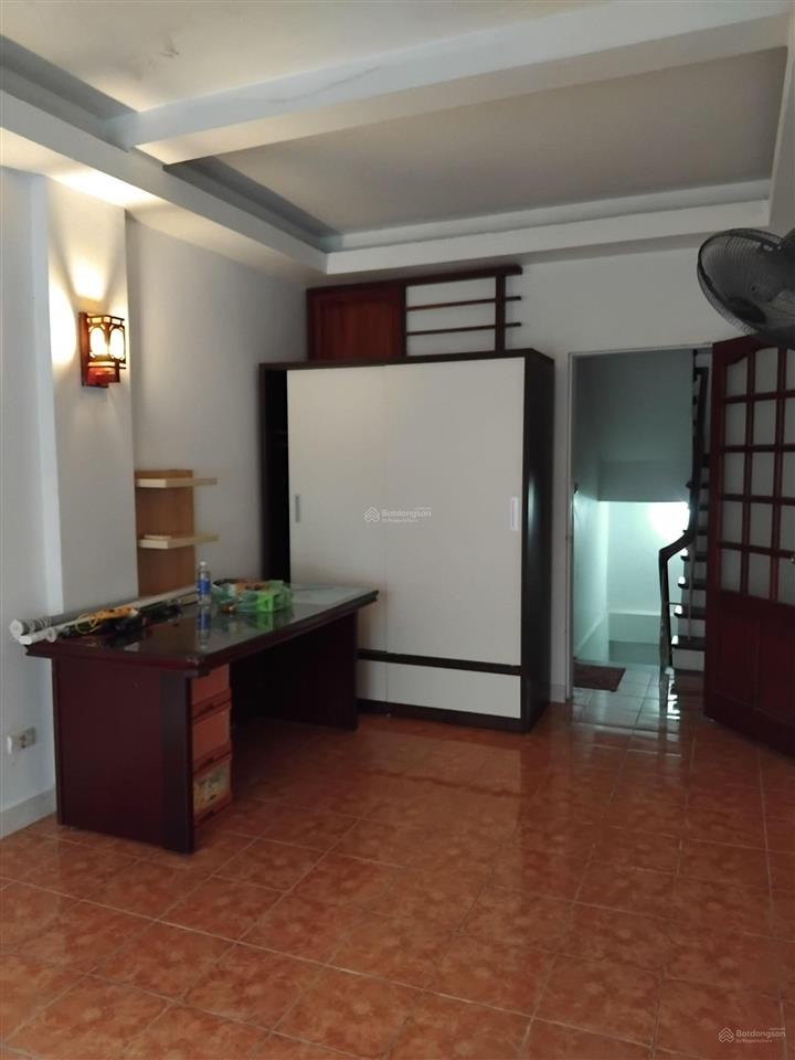 Cho hộ gia đình thuê nhà riêng 5 tầng diện tích 32 m2 đường rộng rãi gần chợ và trường cấp 1, 2