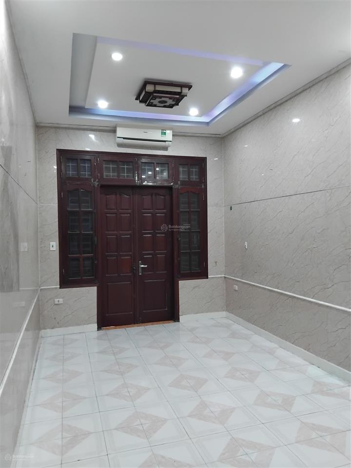 Cho hộ gia đình thuê nhà riêng 5 tầng diện tích 35 m2 đường rộng rãi gần chợ và trường cấp 1, 2