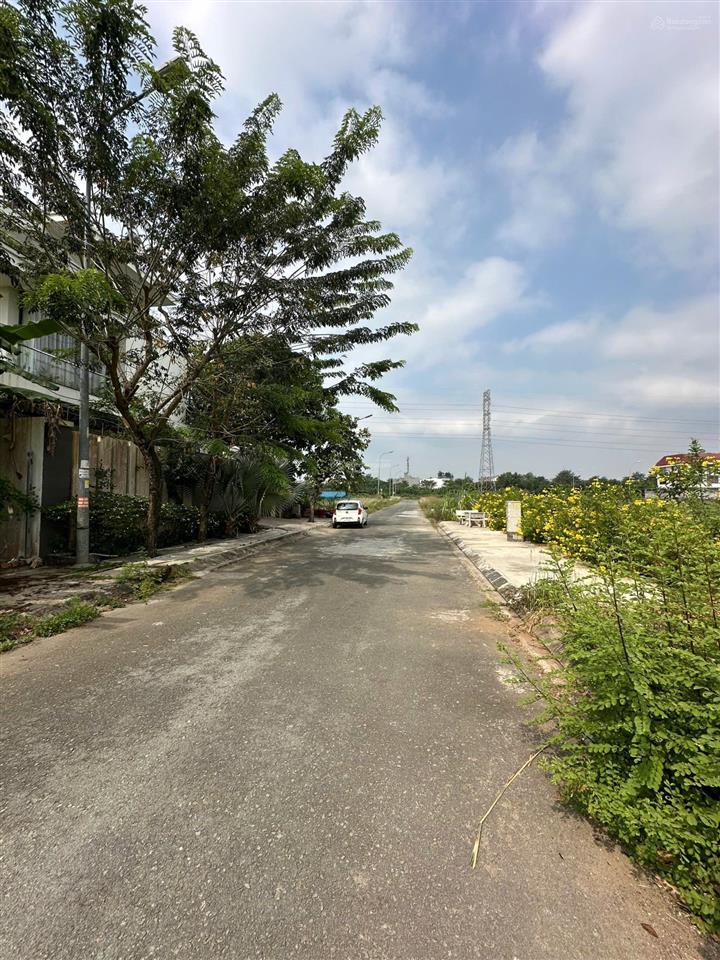 Bán biệt thự liên phường, phước long b, quận 9 giá 25,5 tỷ, 300m2, 14m mặt tiền ngay globalo city