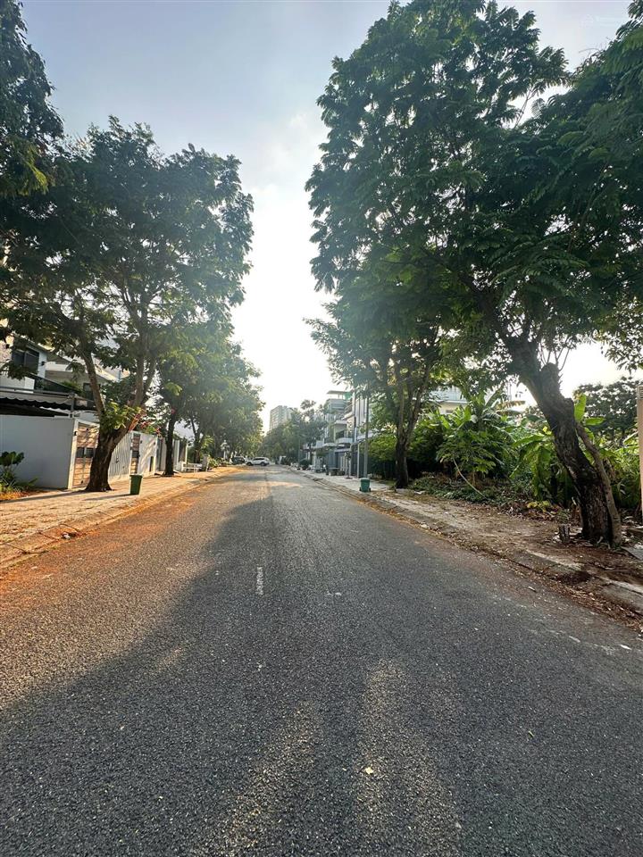 Bán nhà liên phường sát global city 6pn, 4wc tại q2, giá đáy 21,5 tỷ, rộng rãi thoáng mát.