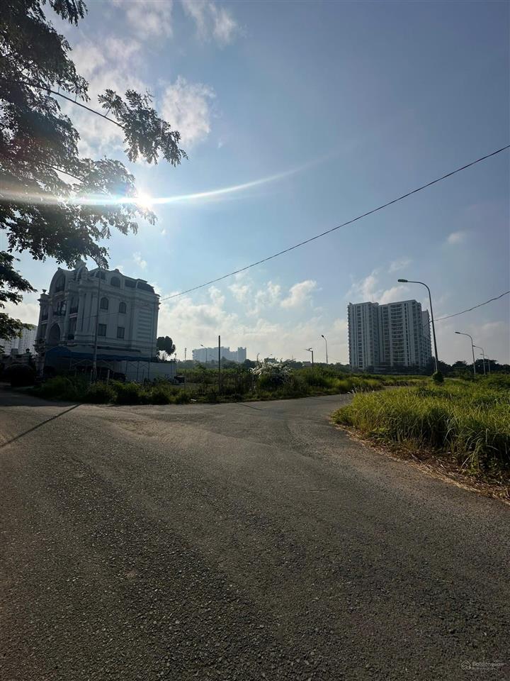 Bán đất biệt thự ngay global city gần đỗ xuân hợp, góc 2 mặt tiền, gần sông,giá chỉ 90tr/m2.