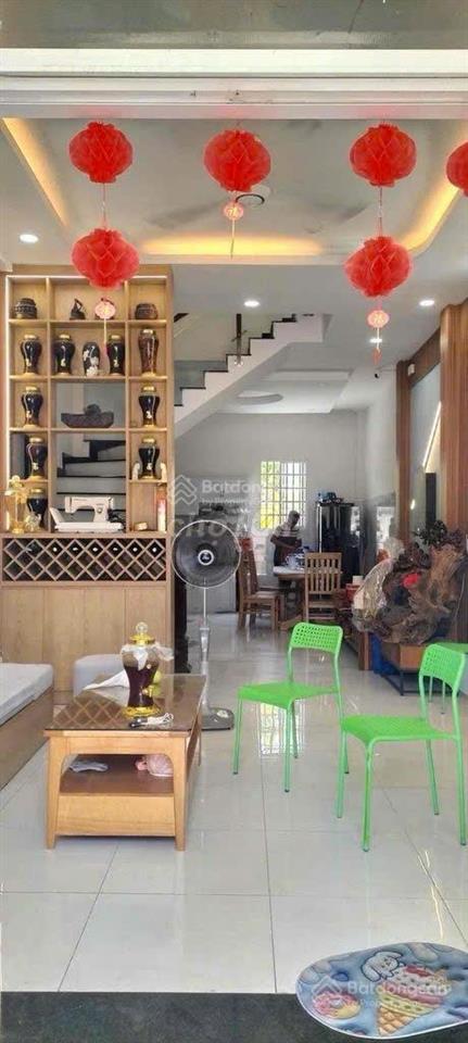 Bán nhà bưng ông thoàn  trệt 2 lầu  6,9 tỷ  57m2  phú hữu quận 9  cách golbal city chỉ 2,7km.
