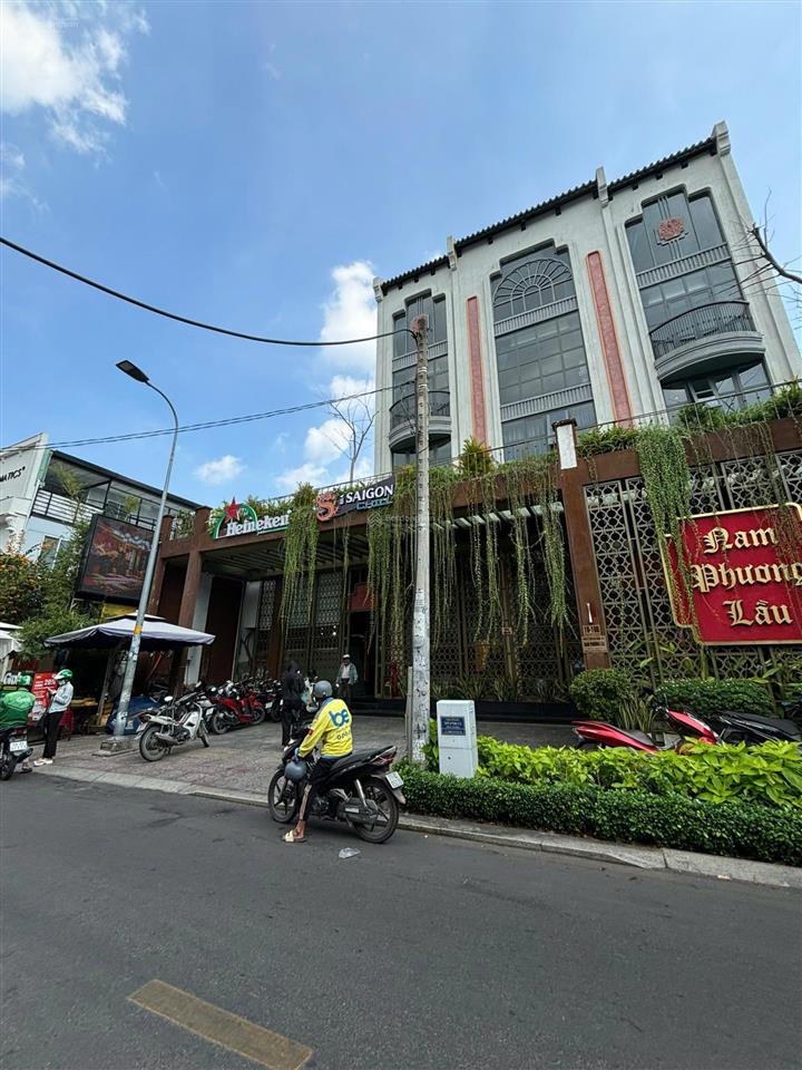 Chính chủ cần bán nhà mặt tiền 19 nguyễn thị diệu, giá cần bán gấp 330 tỷ.