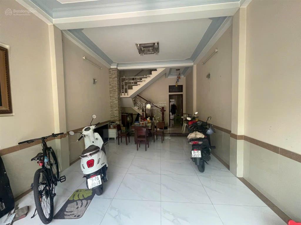 Siêu phẩm nhà 3 tầng st dọn vào ở ngay mt khu bàu cát.dt4,5x18 giá giảm sâu từ 25 tỷ còn 21 tỷ tl