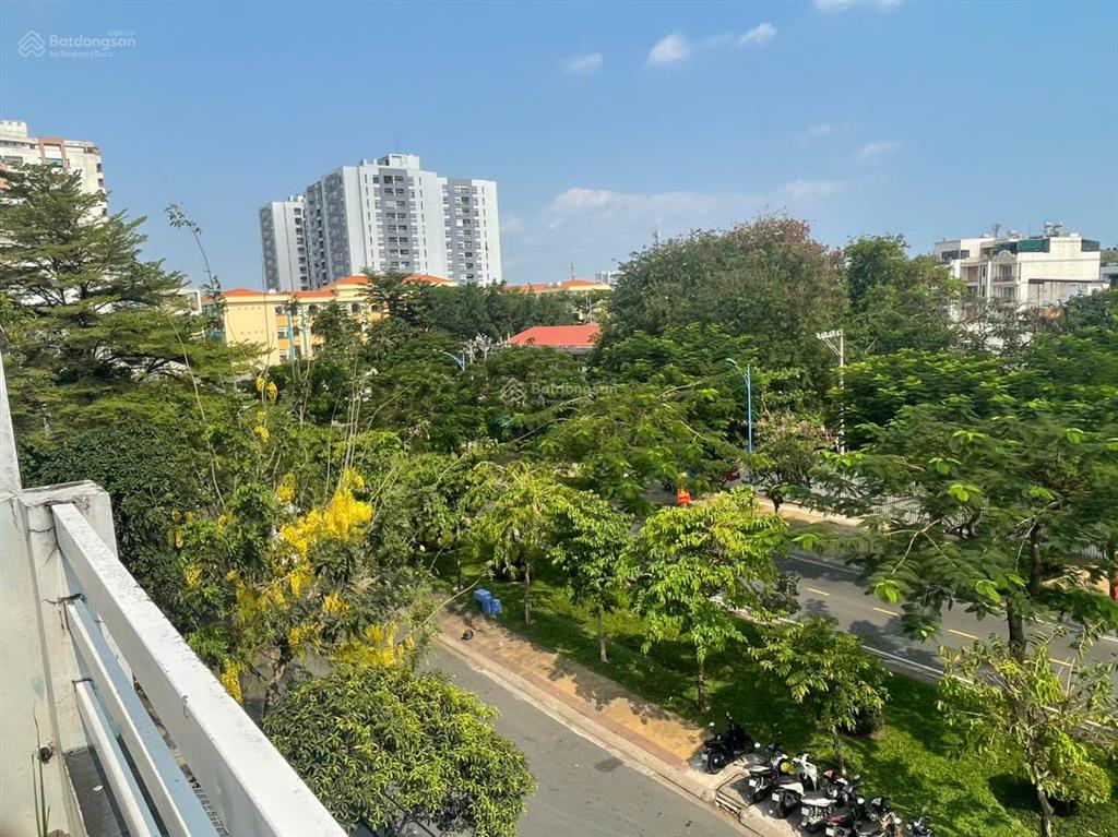 Siêu phẩm nhà 3 tầng st dọn vào ở ngay mt khu bàu cát.dt4,5x18 giá giảm sâu từ 25 tỷ còn 21 tỷ tl