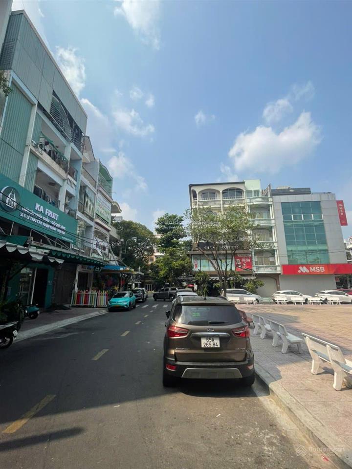 Tòa nhà chdv 5 tầng (7x18), dt 126m2 dòng tiền 80tr/th, mặt tiền khu vip bàu cát đôi. giá 21 tỷ