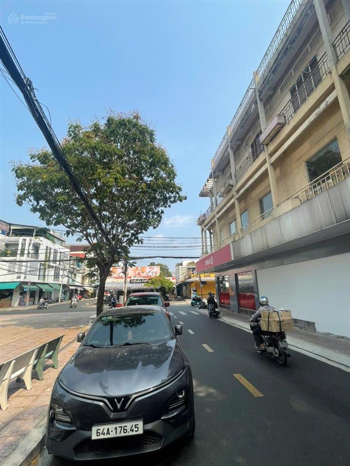Tòa nhà chdv 5 tầng (7x18), dt 126m2 dòng tiền 80tr/th, mặt tiền khu vip bàu cát đôi. giá 21 tỷ