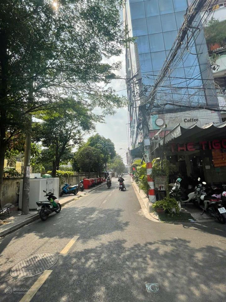 Tòa nhà chdv 5 tầng (7x18), dt 126m2 dòng tiền 80tr/th, mặt tiền khu vip bàu cát đôi. giá 21 tỷ