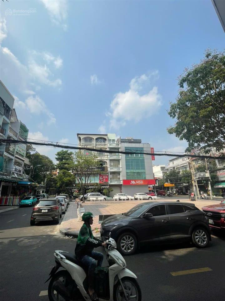 Tòa nhà chdv 5 tầng (7x18), dt 126m2 dòng tiền 80tr/th, mặt tiền khu vip bàu cát đôi. giá 21 tỷ