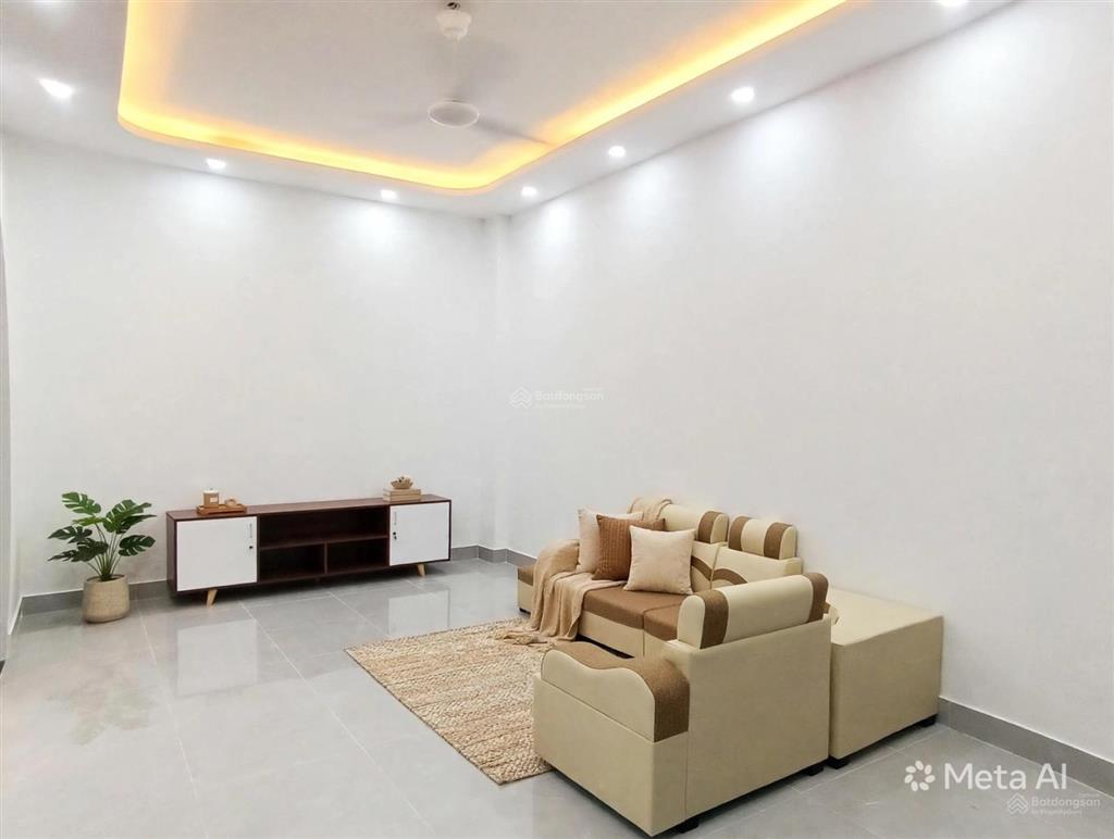 Bán nhà trương định 50m2 x 3 tầng, sân vườn, mới đẹp, ngõ thoáng, gần đh bách kinh  xây ở ngay