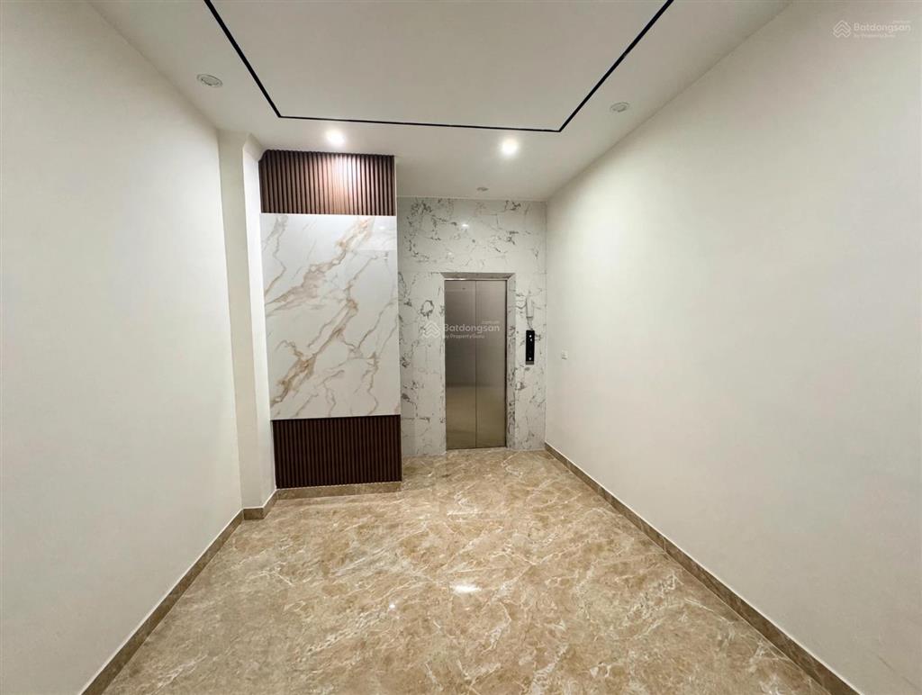 Lõi hai bà trưng  nhà mới tinh 6 tầng thang máy  6,95 tỷ  30m ra ô tô tránh  ở ngay