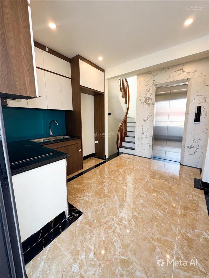 Lõi hai bà trưng  nhà mới tinh 6 tầng thang máy  6,95 tỷ  30m ra ô tô tránh  ở ngay