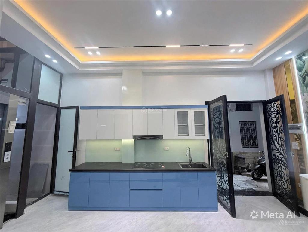 Bán nhà ba đình nhỉnh 9tỷ 6tầng thang máy,30m ra ôtô tránh hàng bún phan đình phùng, sổ vuông đep