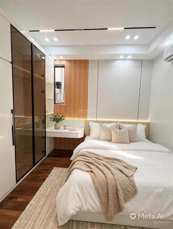 Bán nhà ba đình nhỉnh 9tỷ 6tầng thang máy,30m ra ôtô tránh hàng bún phan đình phùng, sổ vuông đep