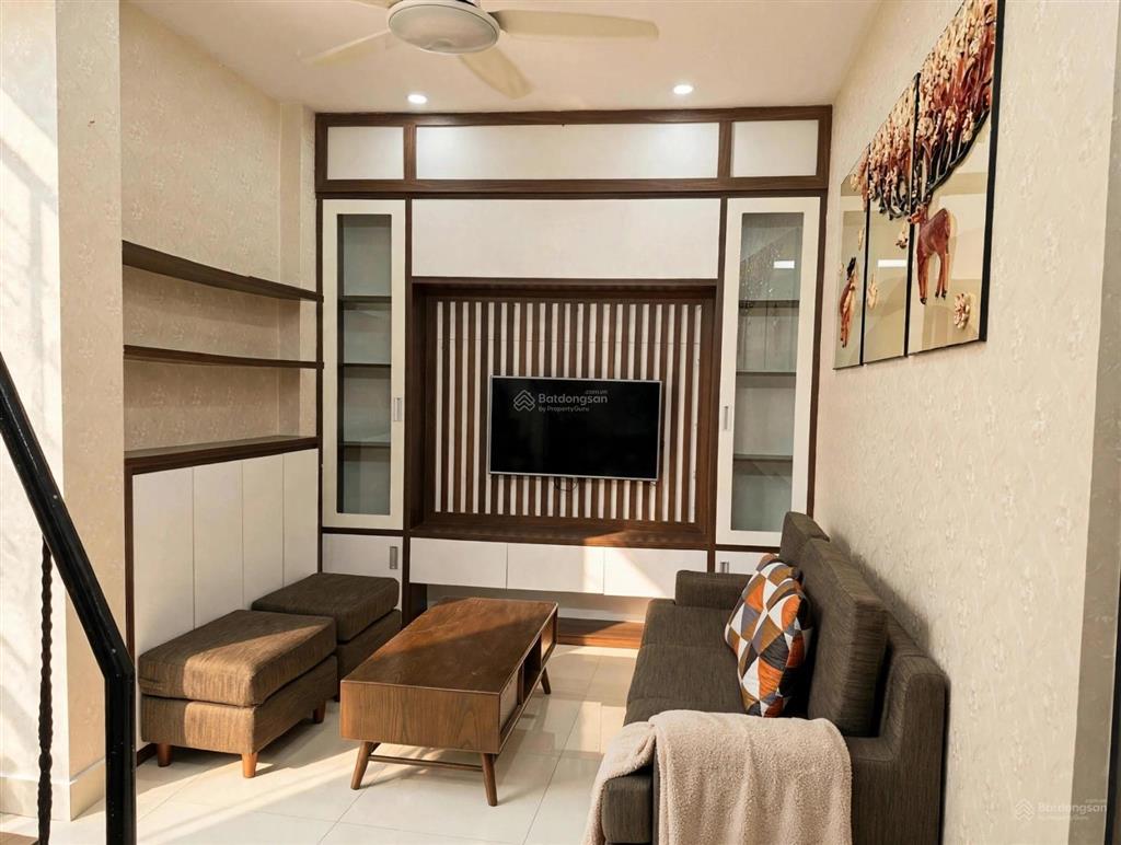 Bán nhà phố cổ hàng thùng  sát mặt phố siêu đẹp ở luỗn