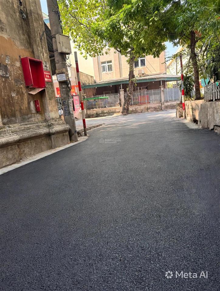 Nhà phố hoàng mai ở ngay  40m x 5 tầng  3 ngủ 4 vs  ngõ thông ba gác  full nội thất