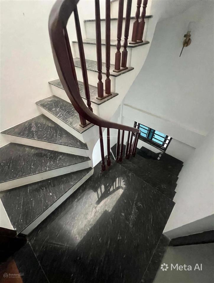 Hoàng mai  nhà đẹp ở ngay  55m2 x 5 tầng  nhỉnh 8 tỷ còn thương lượng
